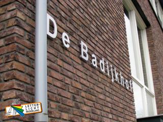 Gevelletters RVS-look met blinde bevestiging